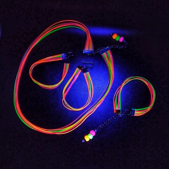 GLOW NECKLACE - Picture 6 of 11